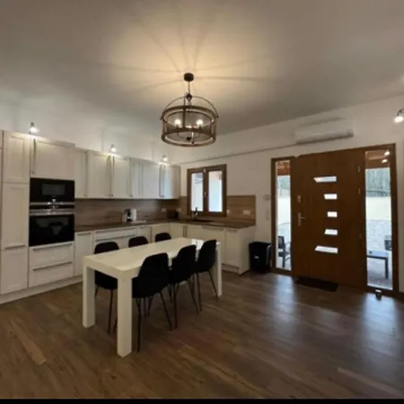 Maison Spacieuse Avec Cour Privee A 10 Min